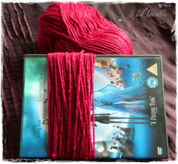making fringe, yarn, red